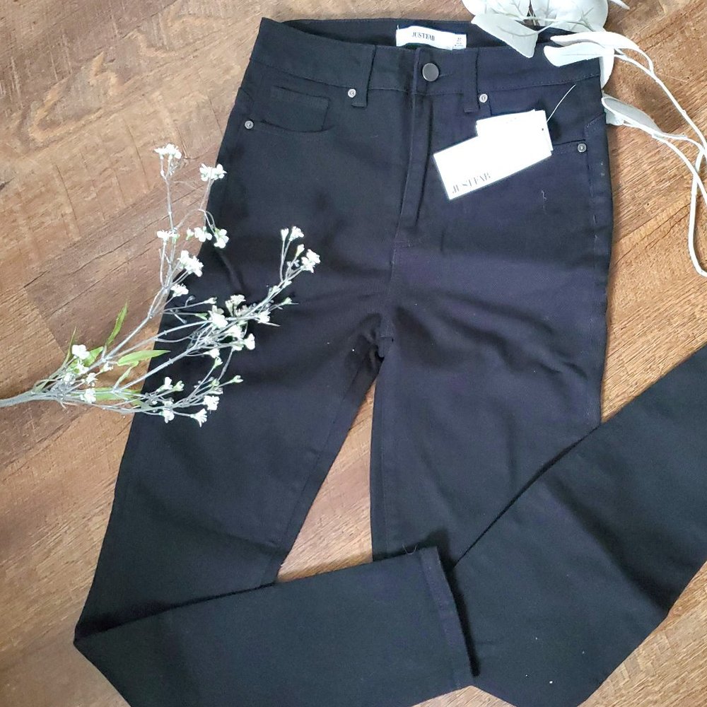 JustFab NWT Black Skinny Jeans - Size 27 (US)
